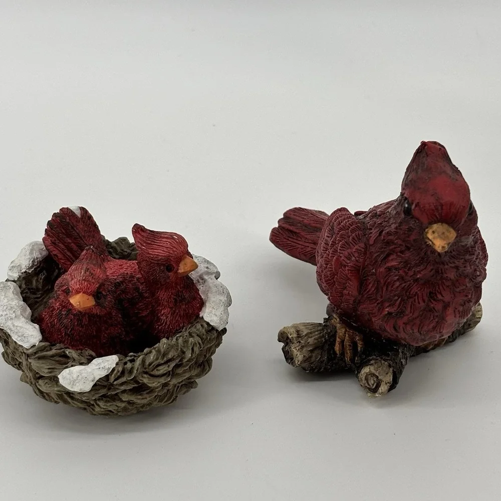 2 Cardinal Figurines Resin 2 Babies‎ On Snowy Nest And One On Branches Decor